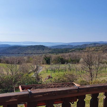 Apartment Mirella For 6 Persons Located In Central Istria Gradinje Kültér fotó