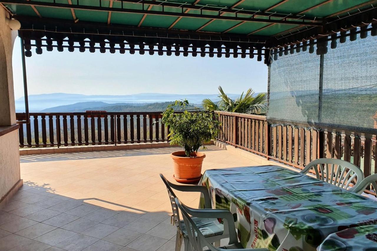 Apartment Mirella For 6 Persons Located In Central Istria Gradinje Kültér fotó