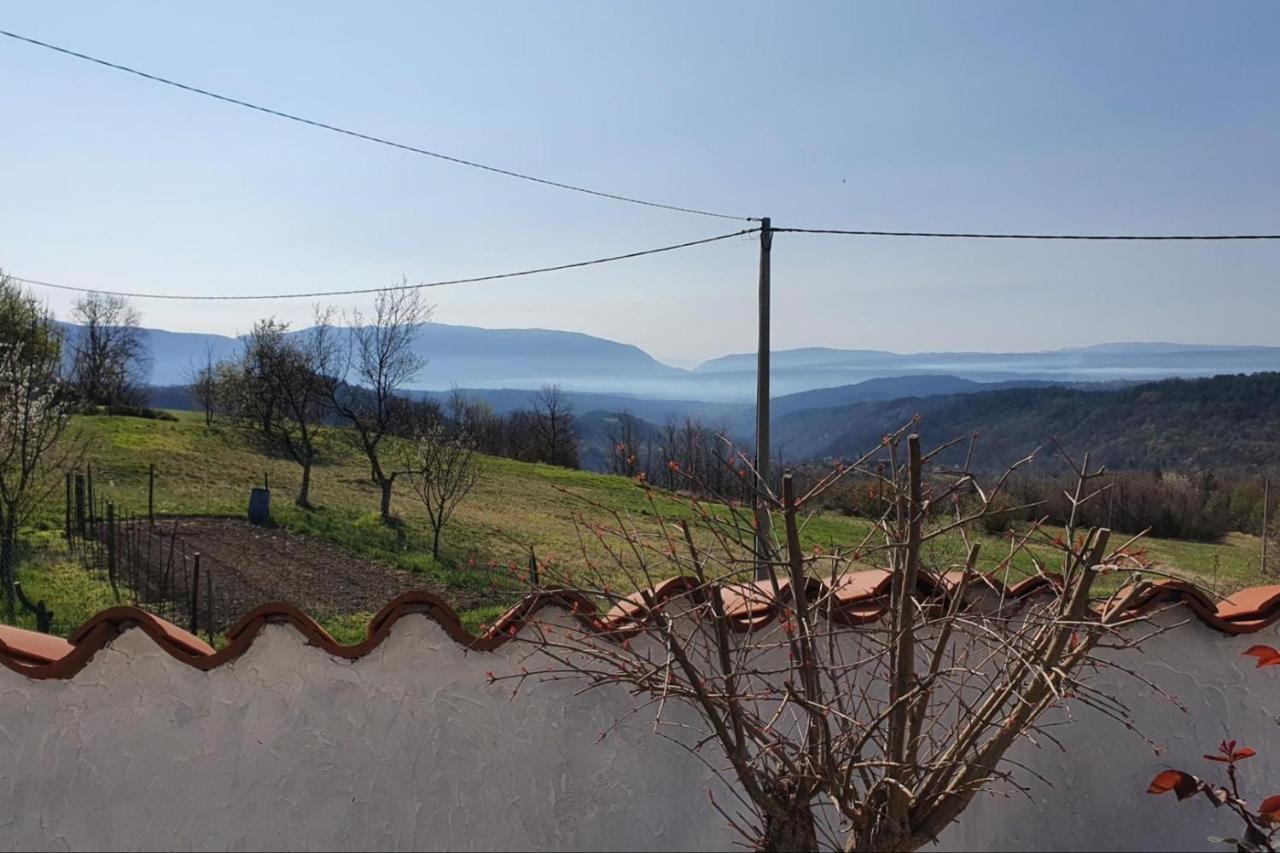 Apartment Mirella For 6 Persons Located In Central Istria Gradinje Kültér fotó