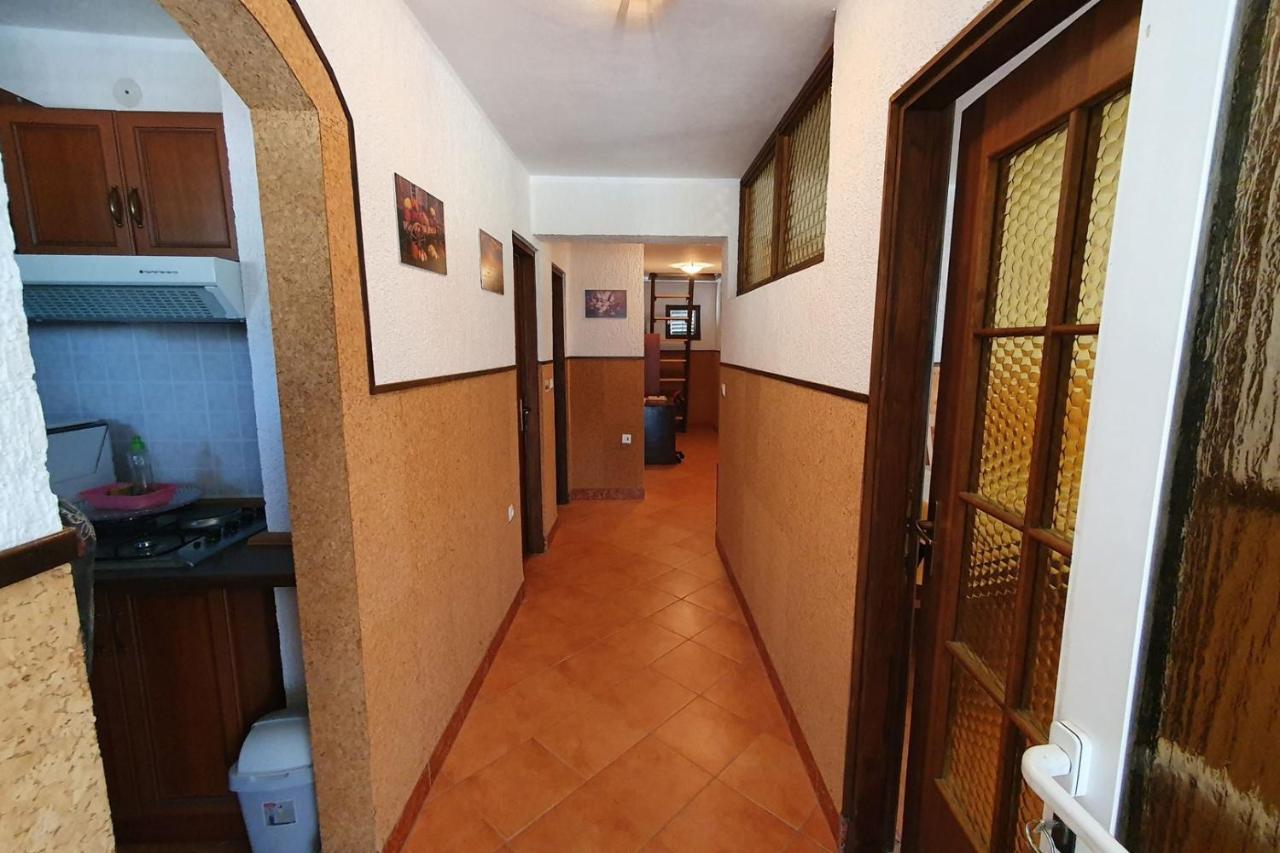 Apartment Mirella For 6 Persons Located In Central Istria Gradinje Kültér fotó