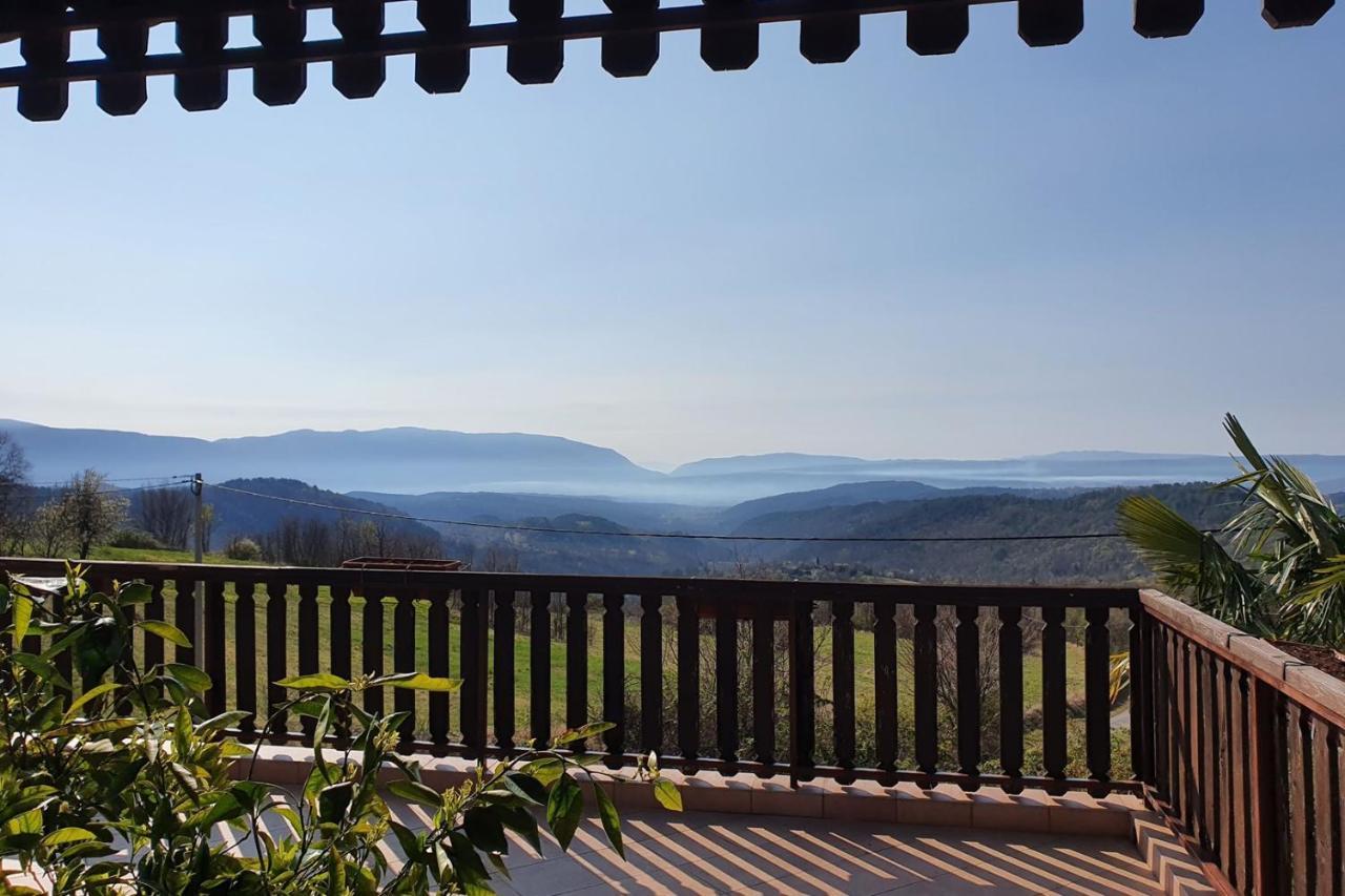 Apartment Mirella For 6 Persons Located In Central Istria Gradinje Kültér fotó