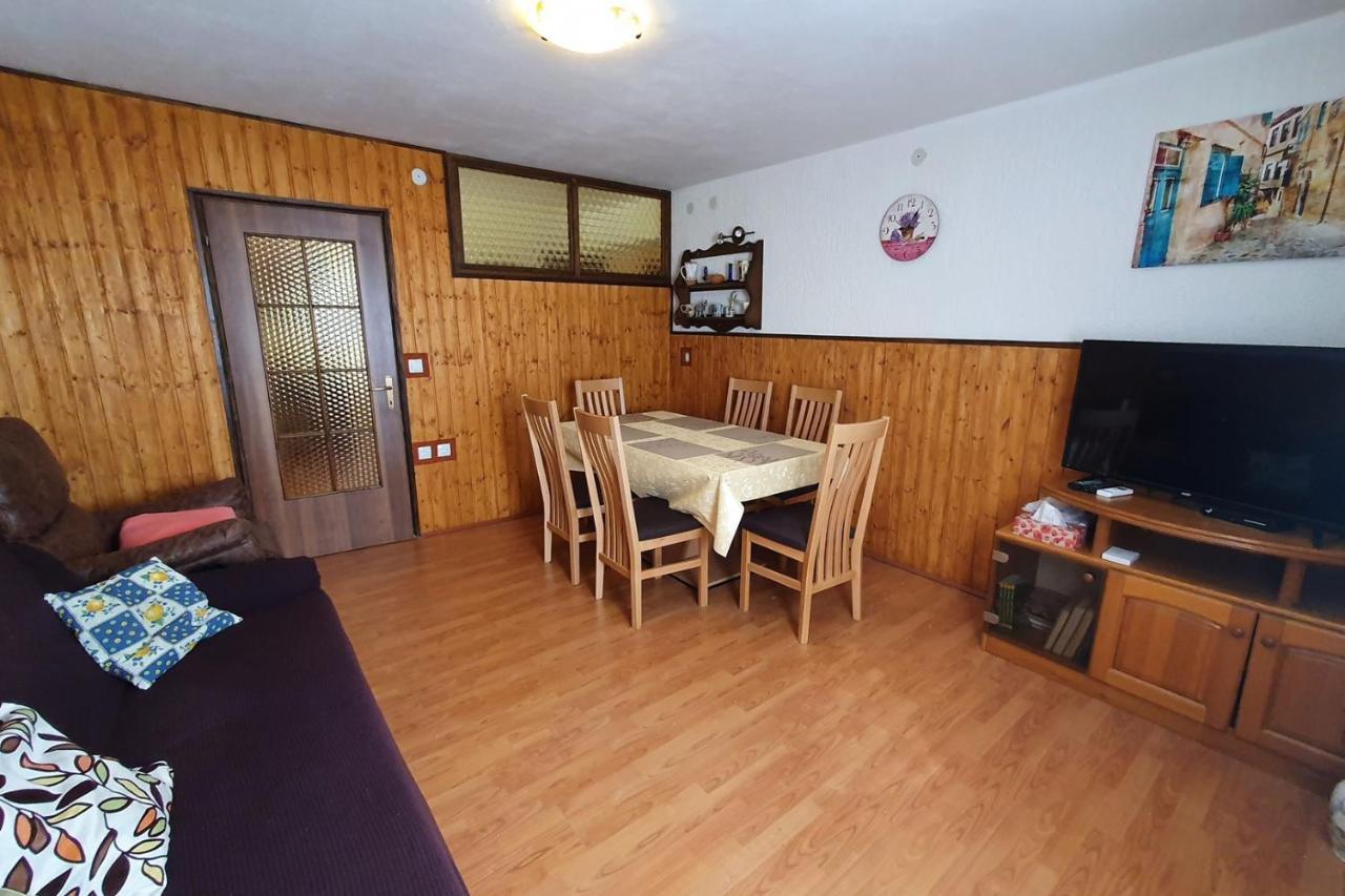 Apartment Mirella For 6 Persons Located In Central Istria Gradinje Kültér fotó
