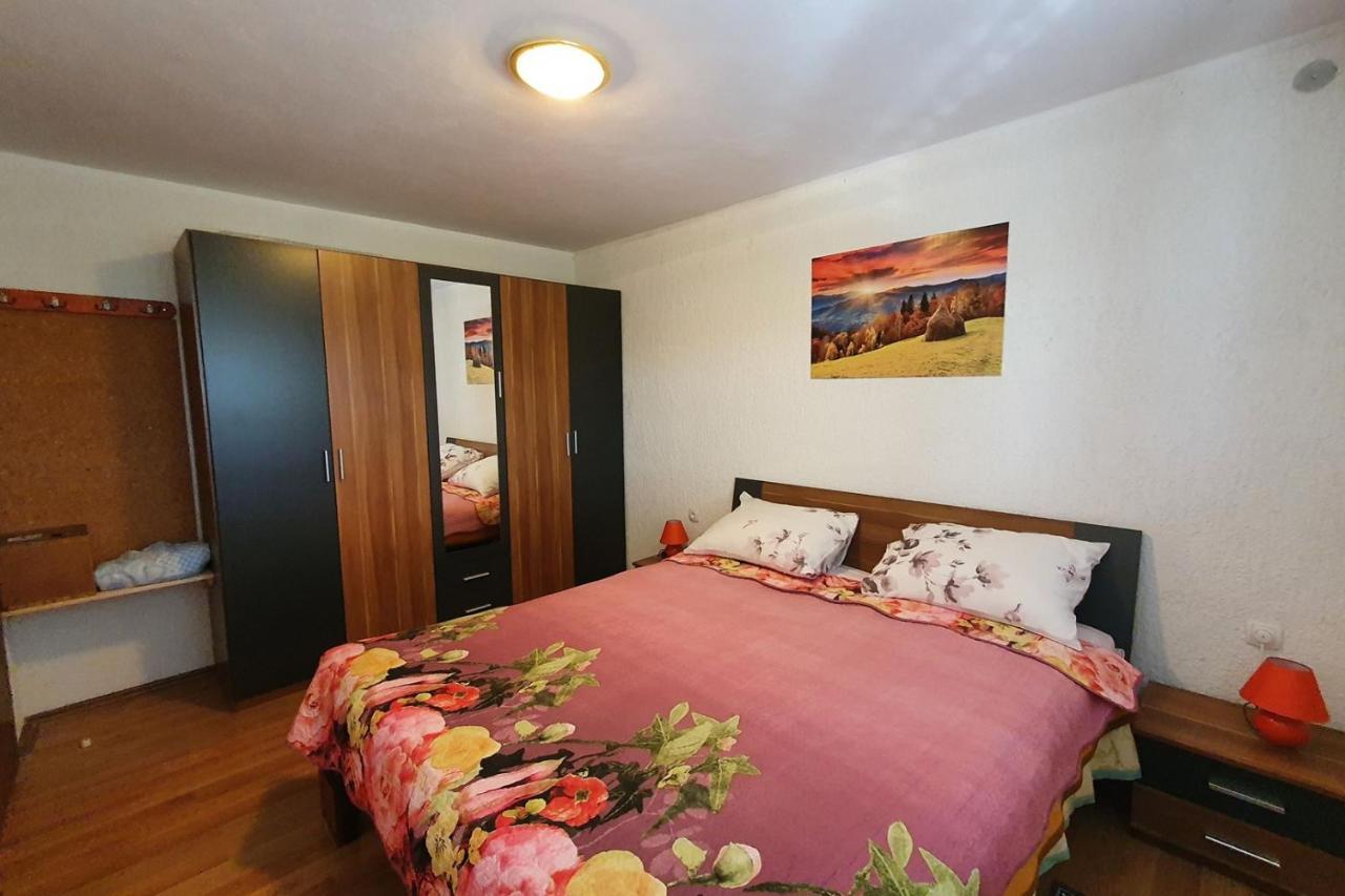 Apartment Mirella For 6 Persons Located In Central Istria Gradinje Kültér fotó