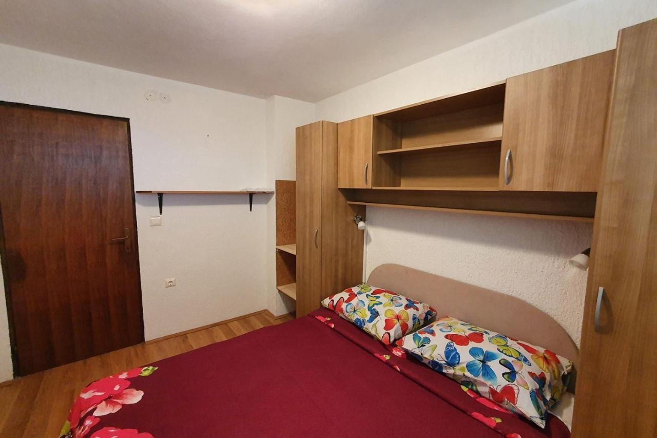 Apartment Mirella For 6 Persons Located In Central Istria Gradinje Kültér fotó