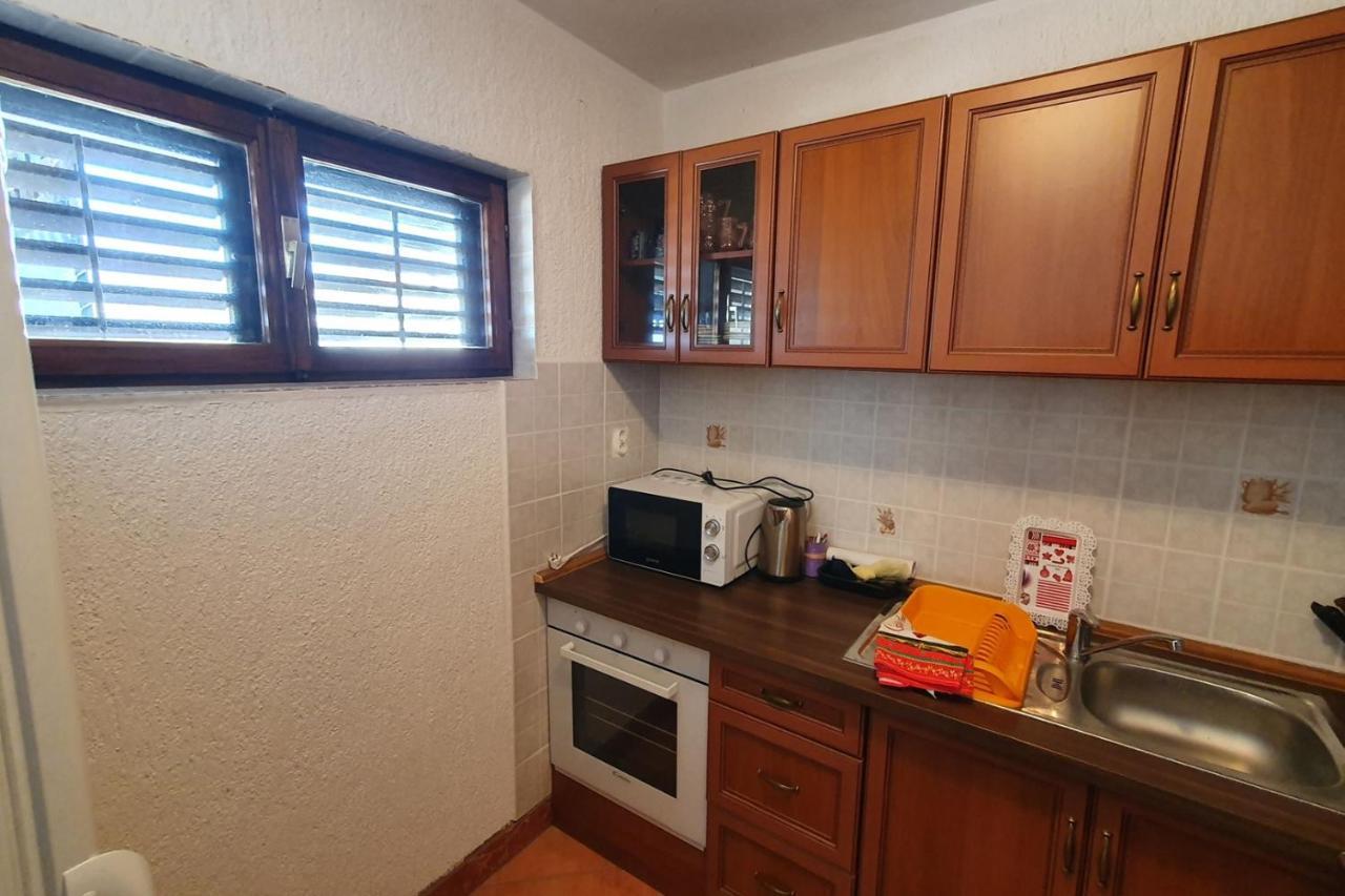Apartment Mirella For 6 Persons Located In Central Istria Gradinje Kültér fotó