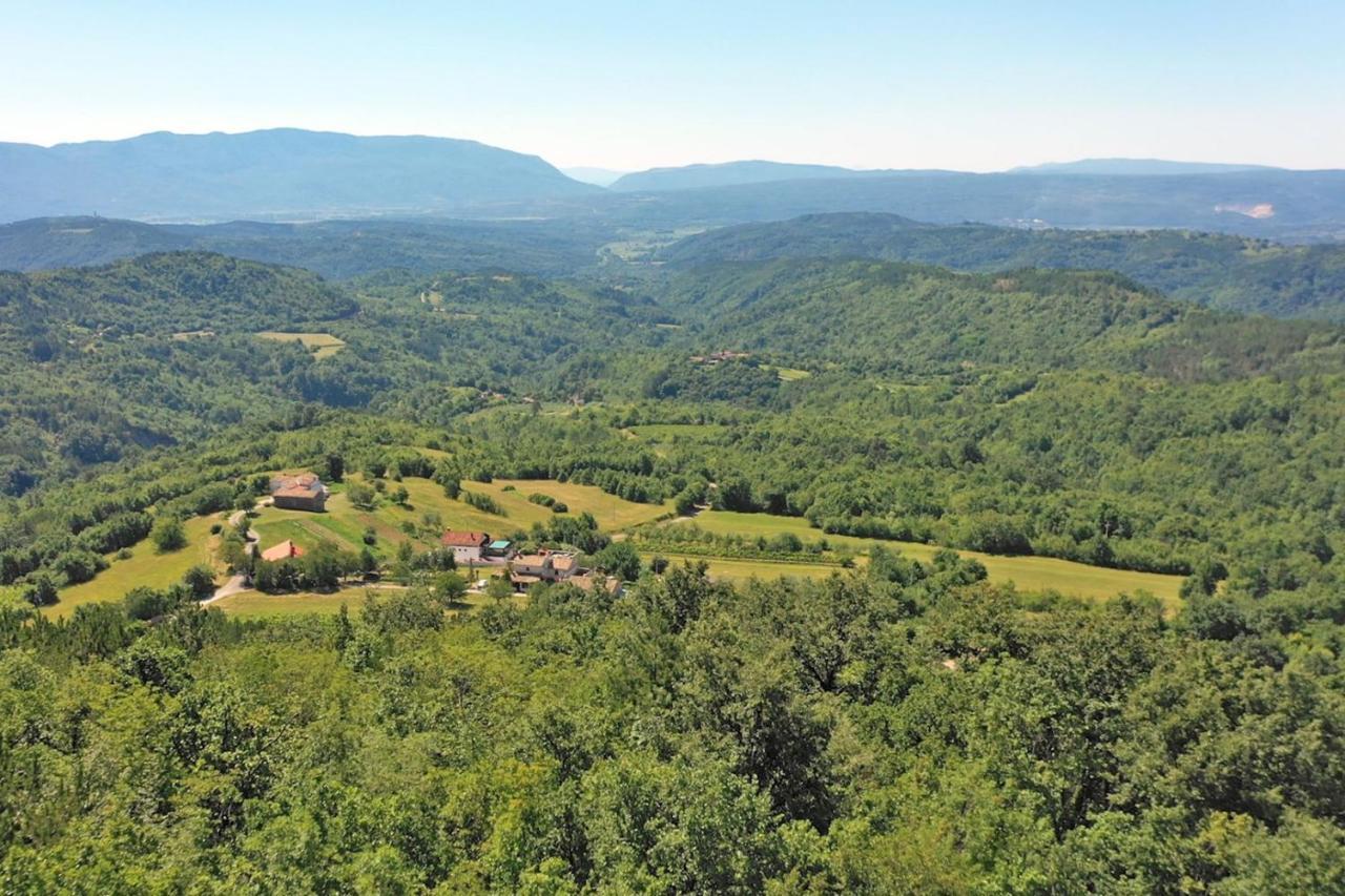 Apartment Mirella For 6 Persons Located In Central Istria Gradinje Kültér fotó