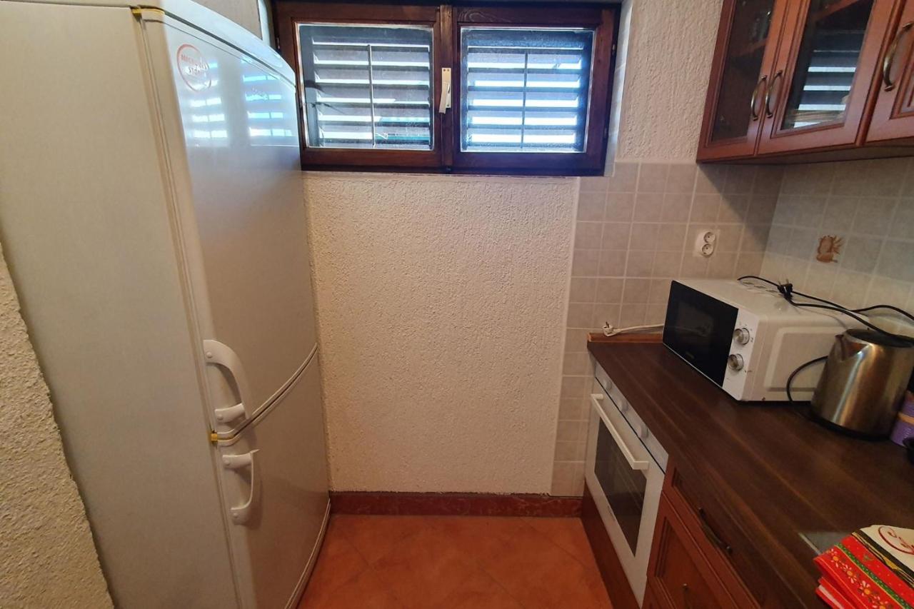 Apartment Mirella For 6 Persons Located In Central Istria Gradinje Kültér fotó