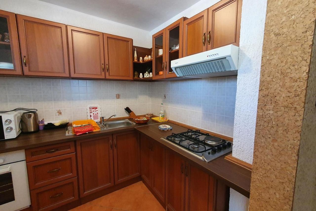 Apartment Mirella For 6 Persons Located In Central Istria Gradinje Kültér fotó