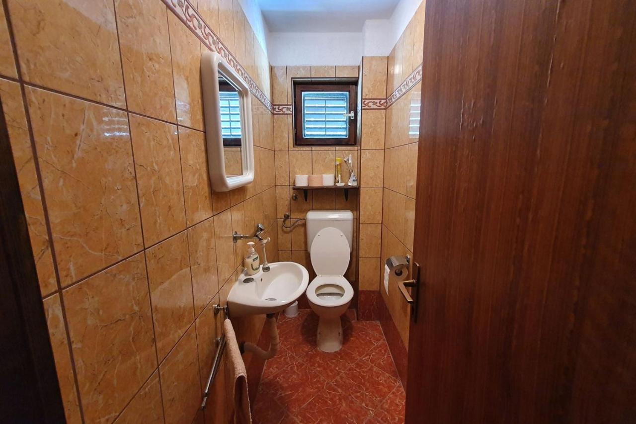 Apartment Mirella For 6 Persons Located In Central Istria Gradinje Kültér fotó