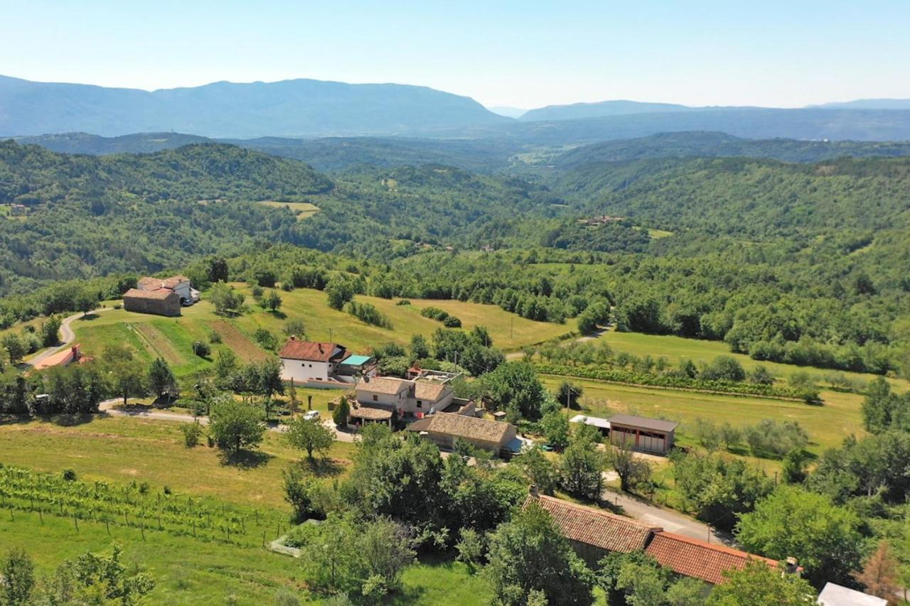 Apartment Mirella For 6 Persons Located In Central Istria Gradinje Kültér fotó