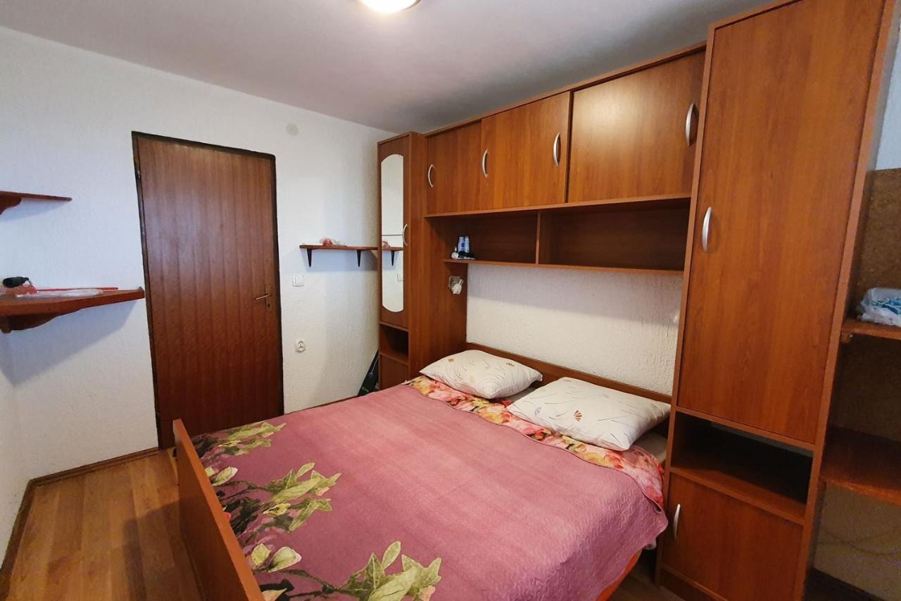 Apartment Mirella For 6 Persons Located In Central Istria Gradinje Kültér fotó