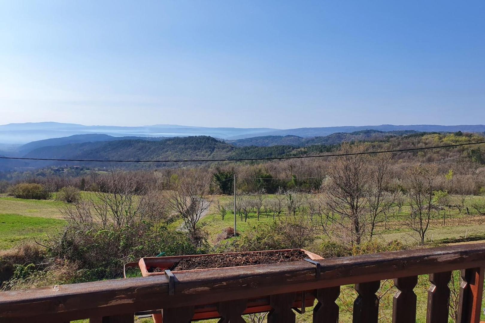 Apartment Mirella For 6 Persons Located In Central Istria Gradinje Kültér fotó